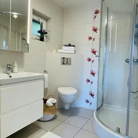 Klara W Ogrodzie Nyaraló *